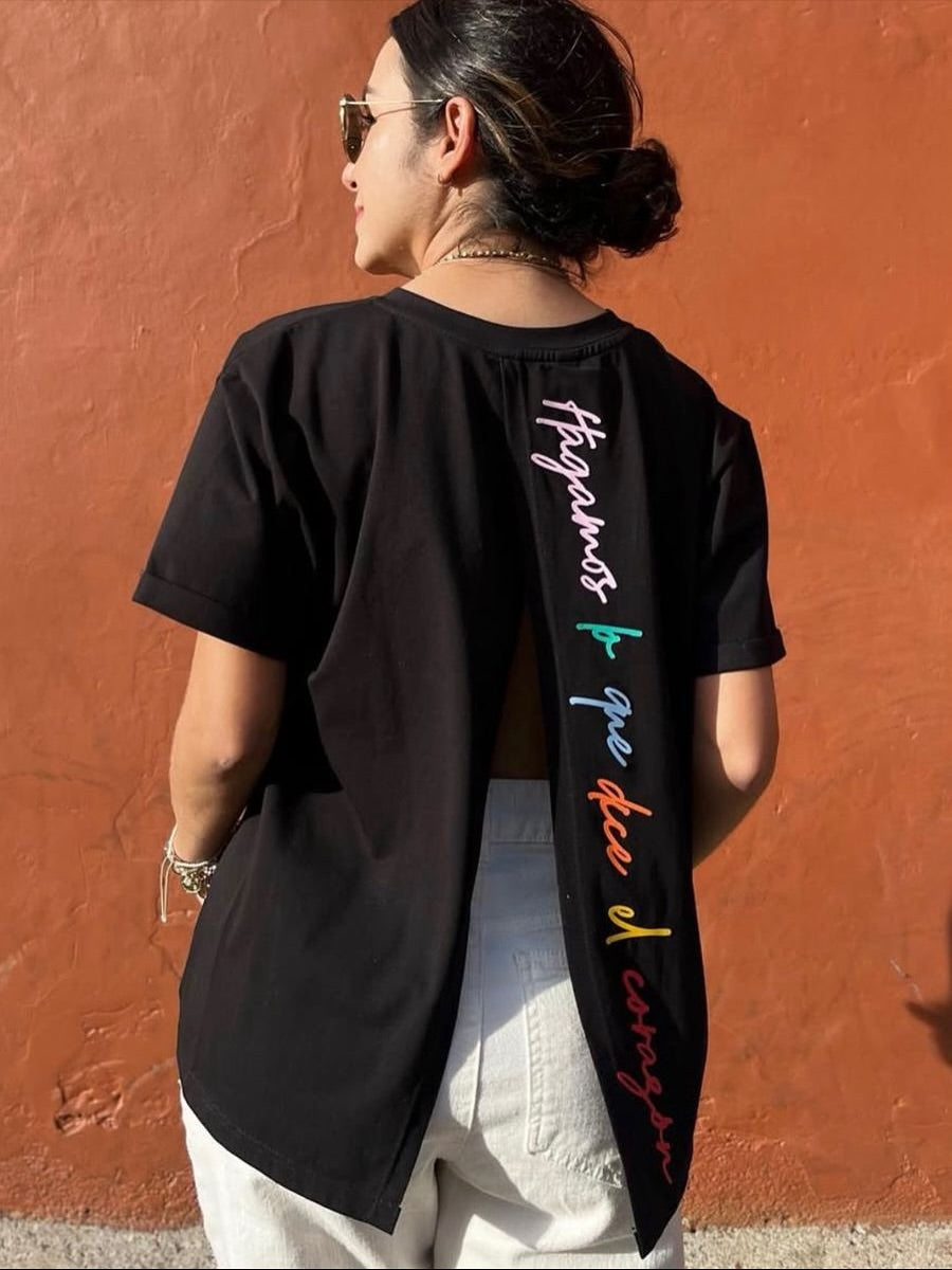 CAMISETA ABIERTA HAGAMOS LO QUE DICE EL CORAZÓN