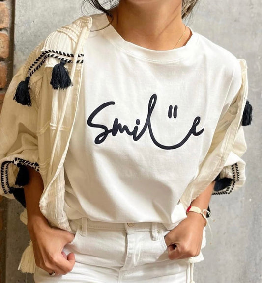 CAMISETA SMILE LETRA NEGRA