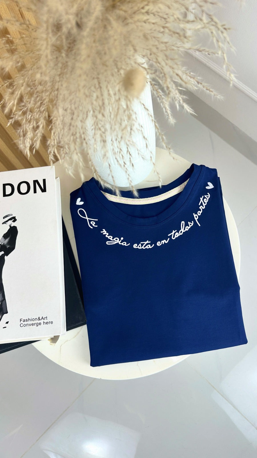 CAMISETA AZUL "LA MAGIA ESTA..."