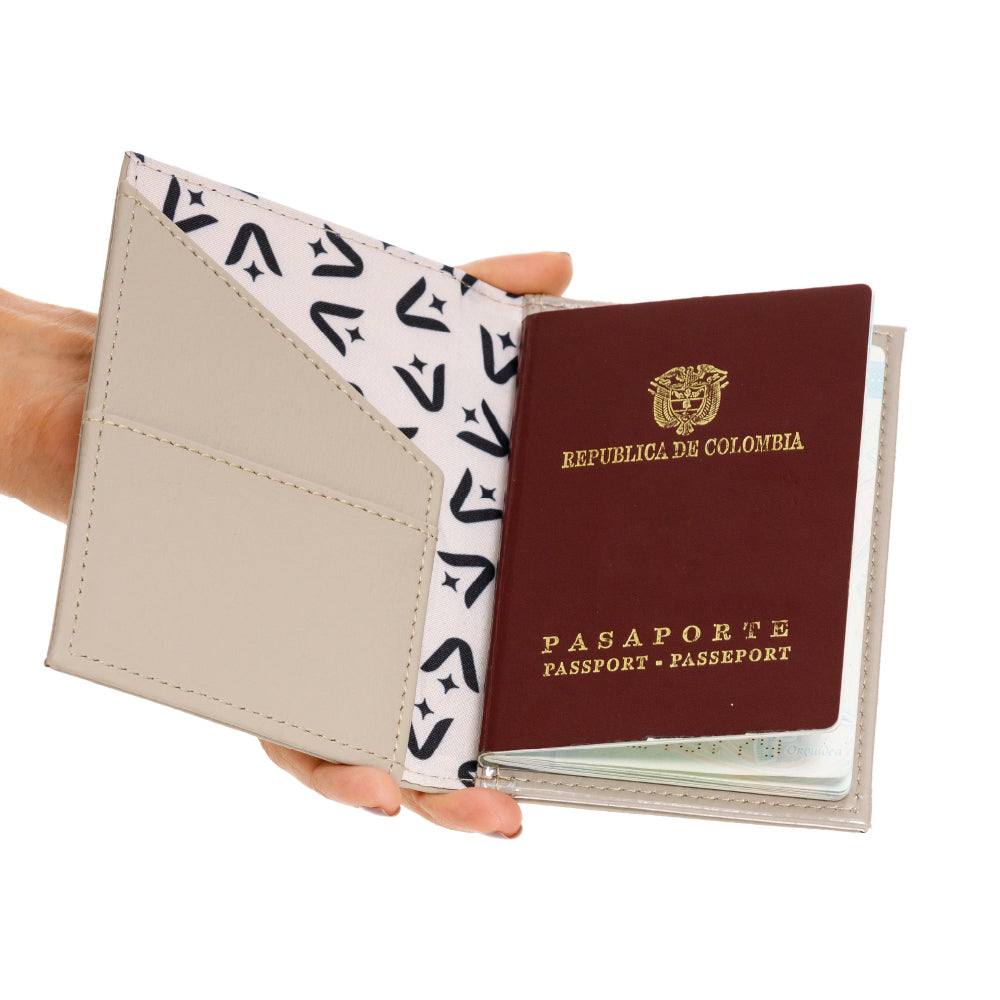 PORTAPASAPORTE BEIGE PARIS