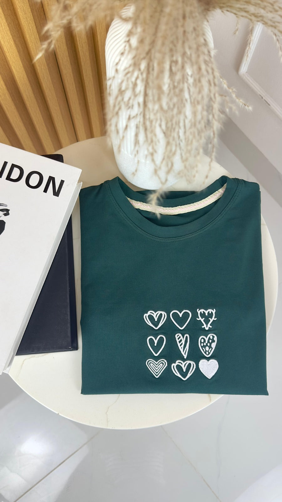 CAMISETA VERDE CORAZONES